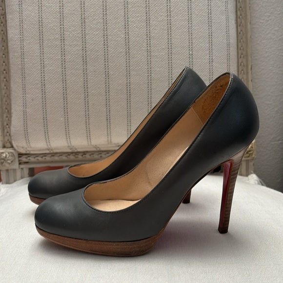 Christian Loubouton Pumps - Picture 2 of 5